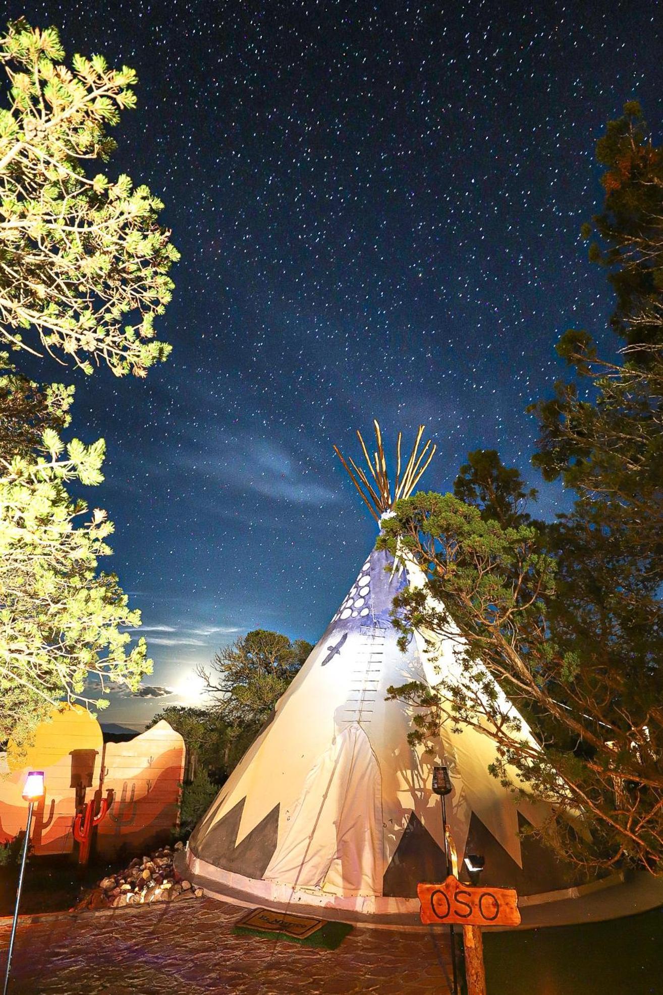 Luxury tent Oso Tipi At El Mistico Ranch Nogal