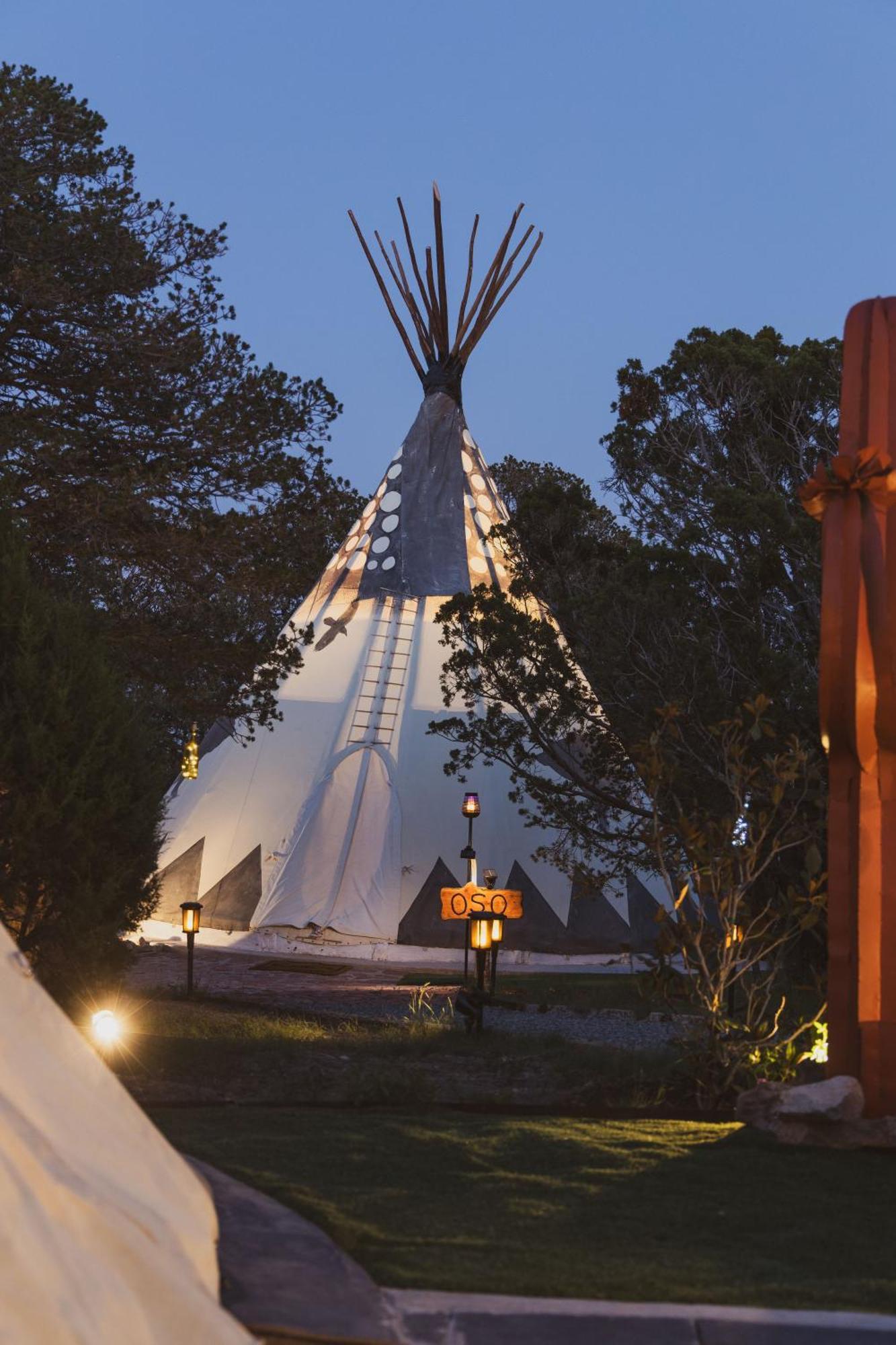 Luxury tent Oso Tipi At El Mistico Ranch *